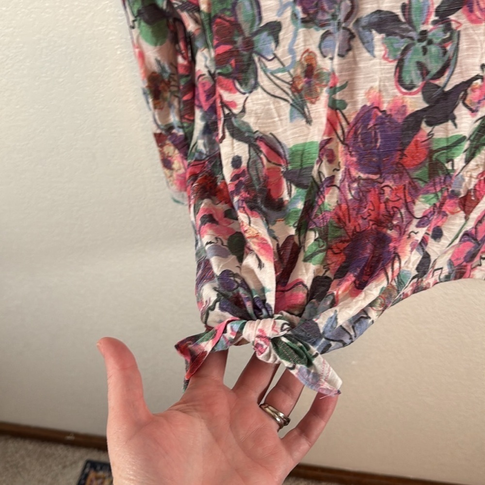 Ali Miles Multi Color Sketch Floral Side Tie 3/4 Sleeved Tee Size 2X - Picture 2 of 7